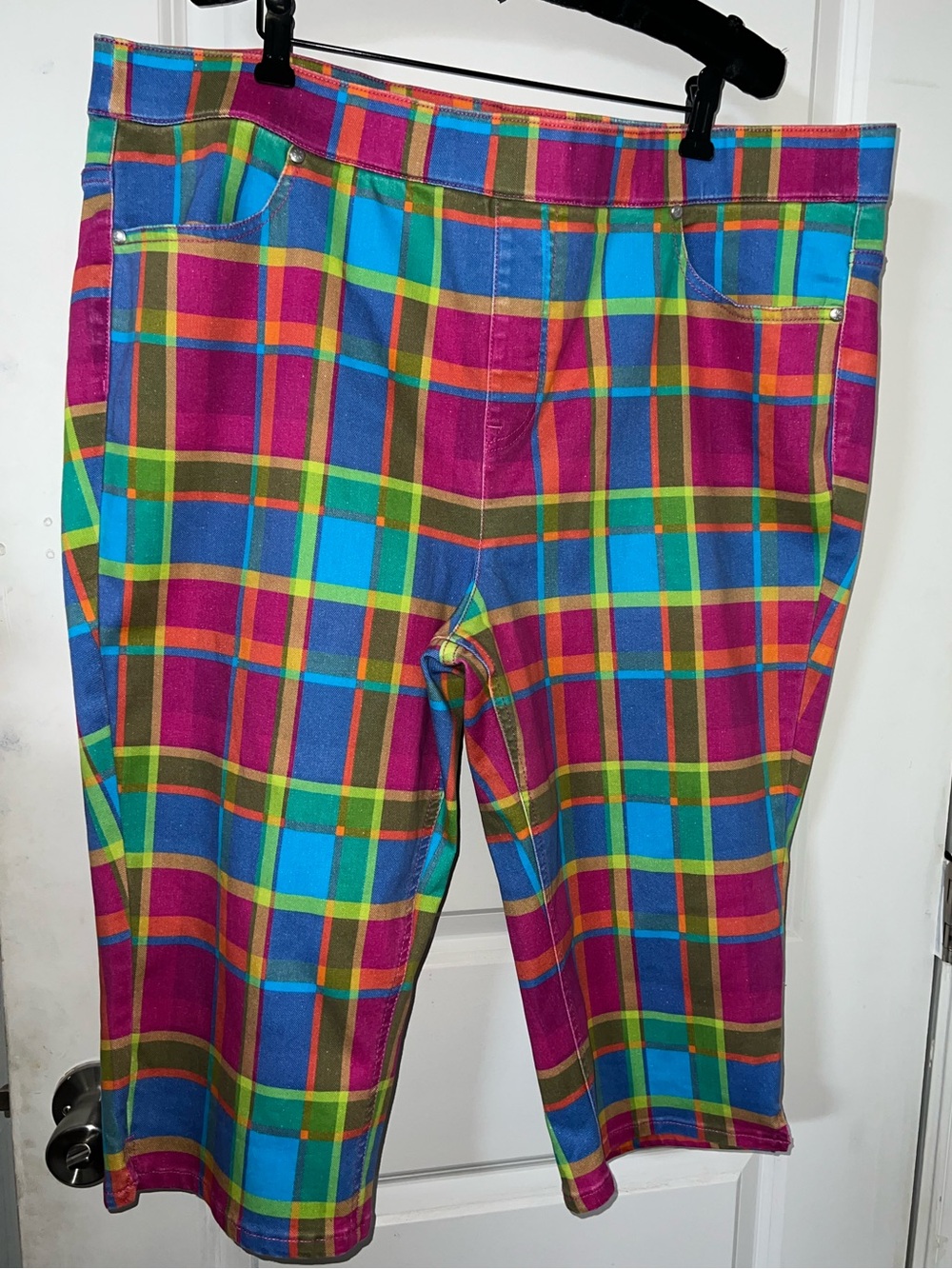 Isaac Mizrahi Multicolor Plaid Capris